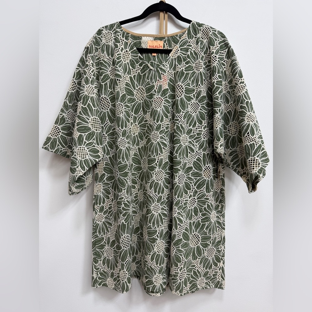 Solelia green floral kaftan